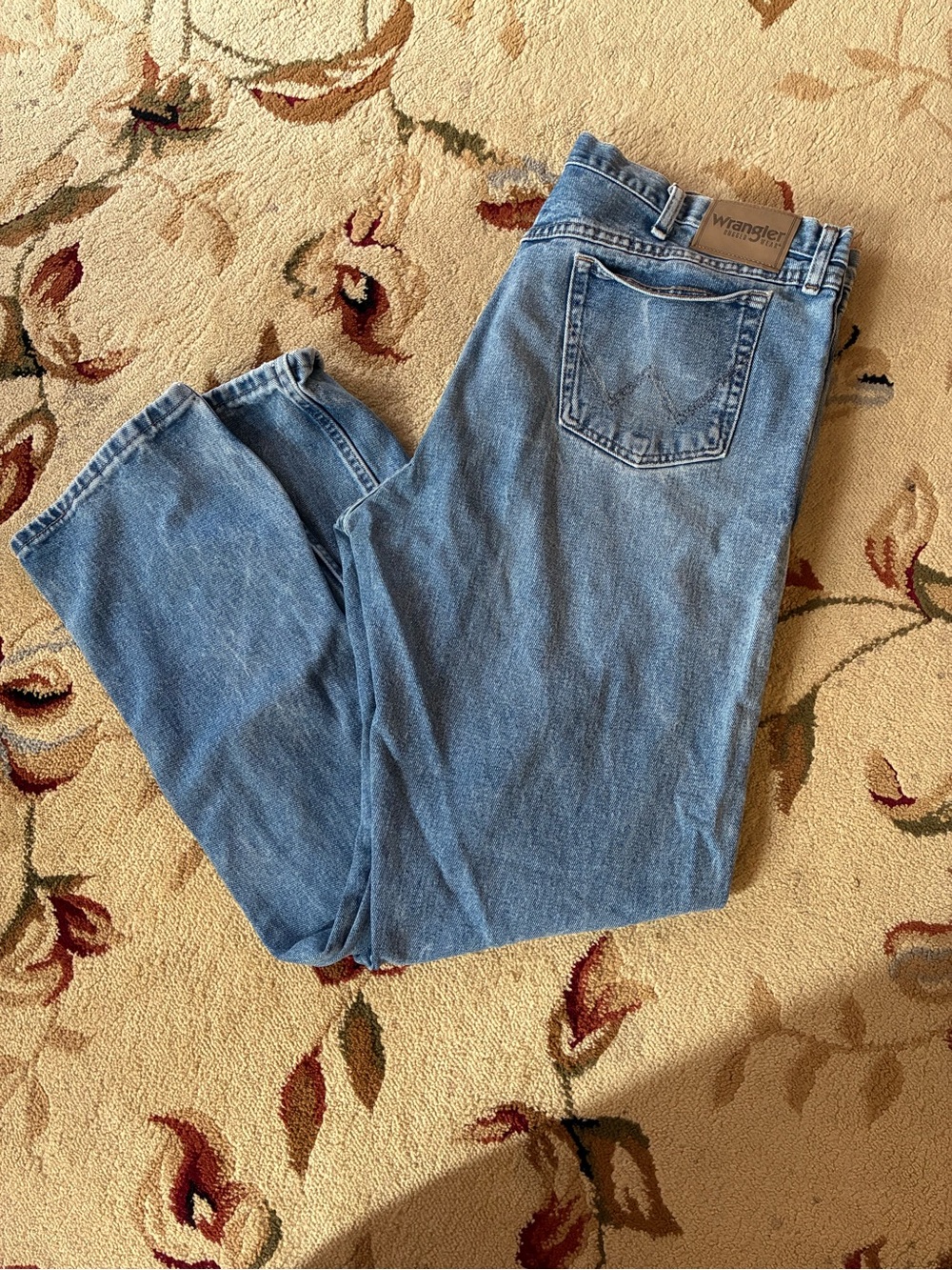 Wrangler Men's Rugged Wear Relaxed Fit Light Blue Denim Jeans